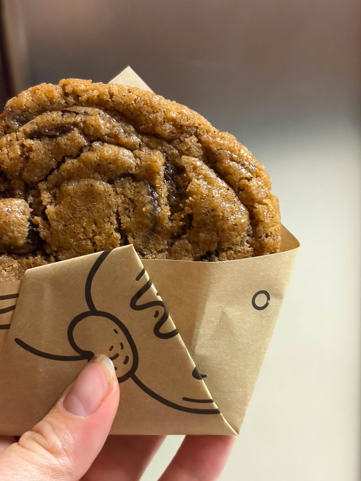 Galletas de chocolate en empaque de papel kraft
